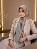 روسری نخ ابریشم ژاکارد لمه قواره۱۲۰طرح گل خطی کد۰۳۷
